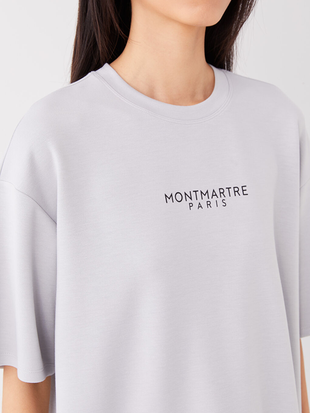 Gri Bisiklet Yaka Baskılı Kısa Kollu Oversize Kadın Tişört-3