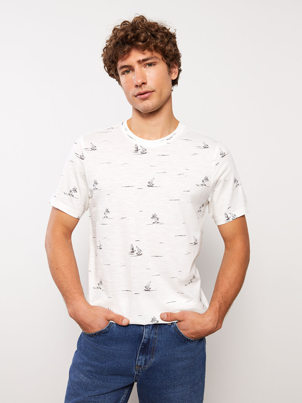 მრგვალი საყელო მოკლე სახელო ნიმუშიანი ჟერსი მამაკაცის მაისური