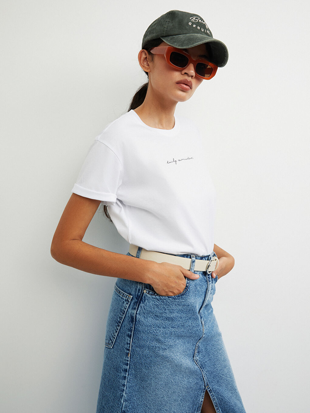 Beyaz Bisiklet Yaka Baskılı Kısa Kollu Kadın Tişört