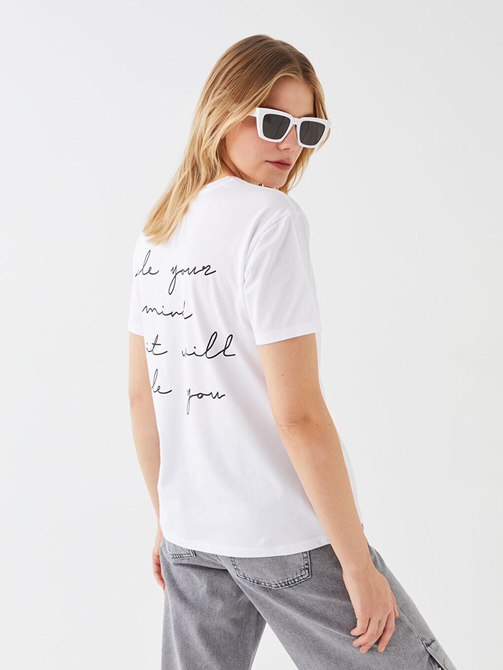 Beyaz Bisiklet Yaka Baskılı Kısa Kollu Kadın Tişört-1