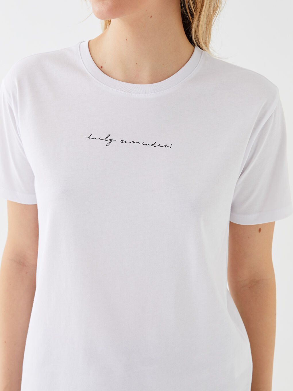 Beyaz Bisiklet Yaka Baskılı Kısa Kollu Kadın Tişört-4