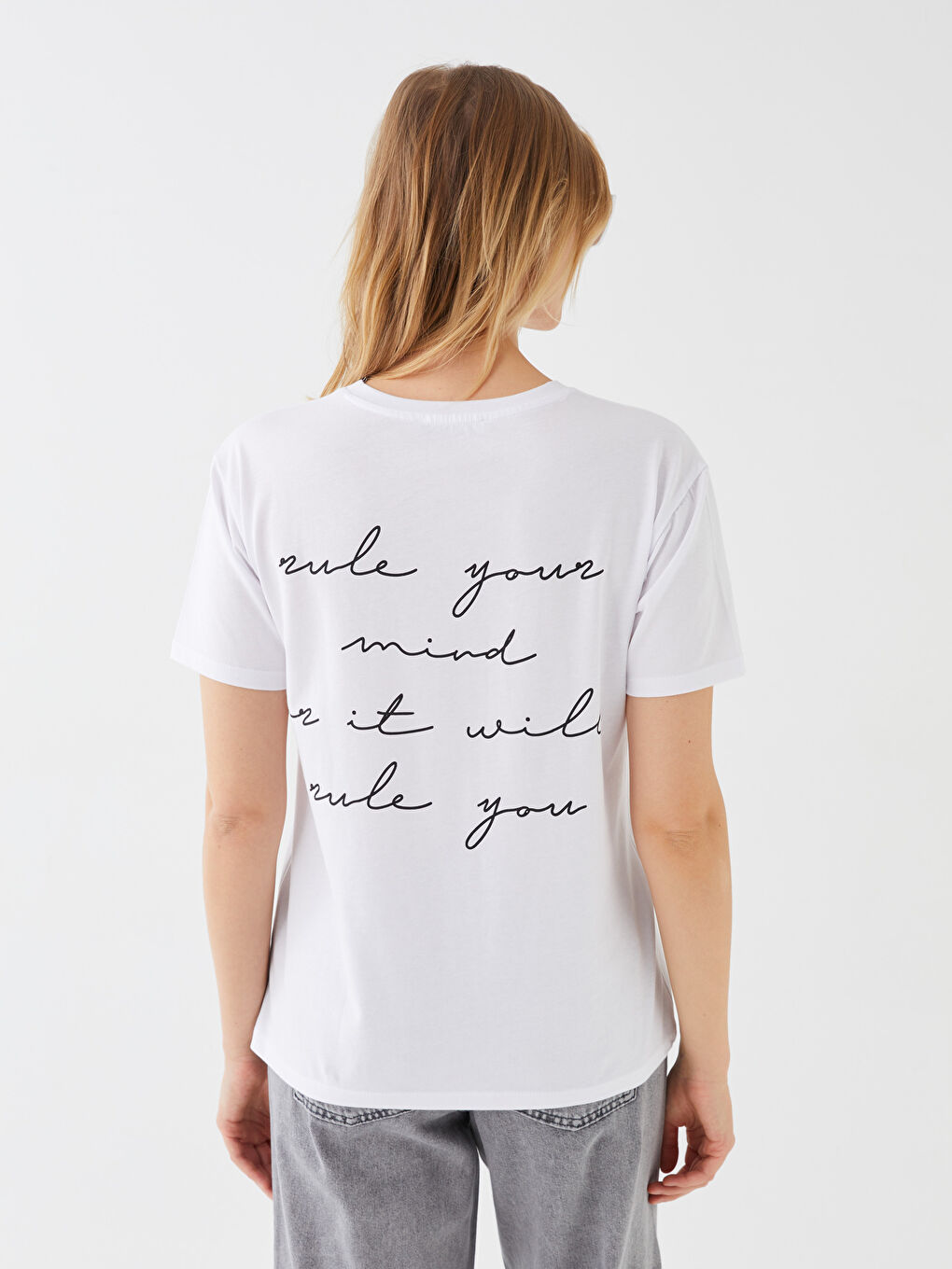 Beyaz Bisiklet Yaka Baskılı Kısa Kollu Kadın Tişört-5