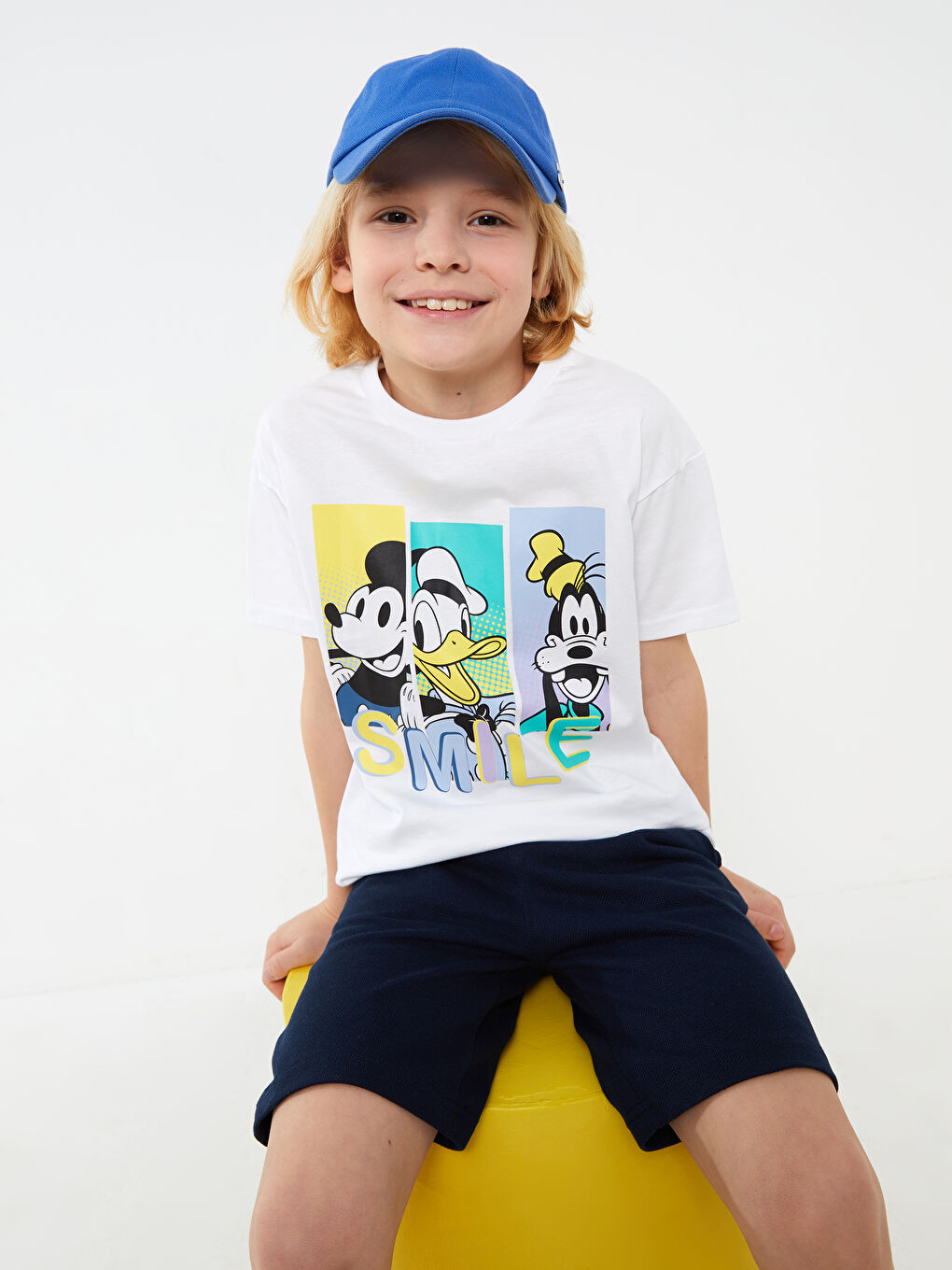 Beyaz Rahat Kalıp Bisiklet Yaka Mickey Mouse Baskılı Erkek Çocuk Tişört