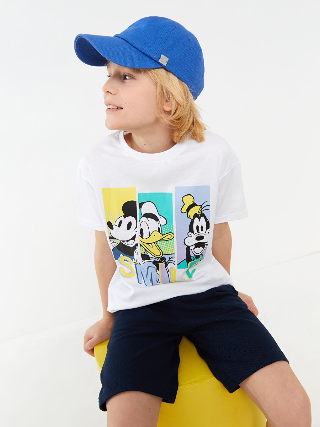 Beyaz Rahat Kalıp Bisiklet Yaka Mickey Mouse Baskılı Erkek Çocuk Tişört-1