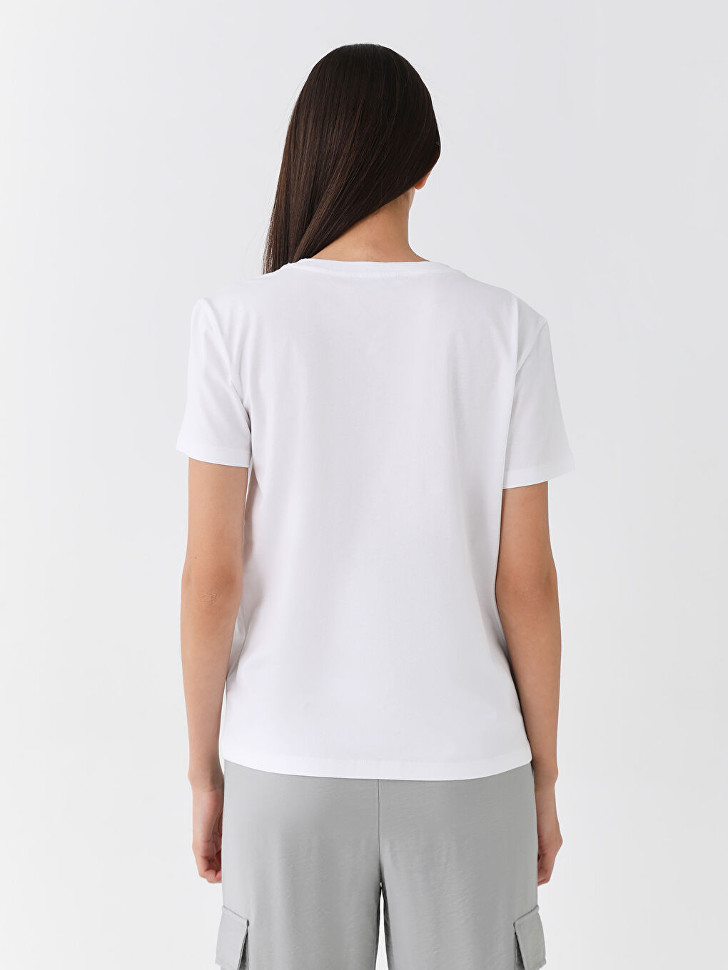 Beyaz Bisiklet Yaka Baskılı Kısa Kollu Kadın Tişört-4