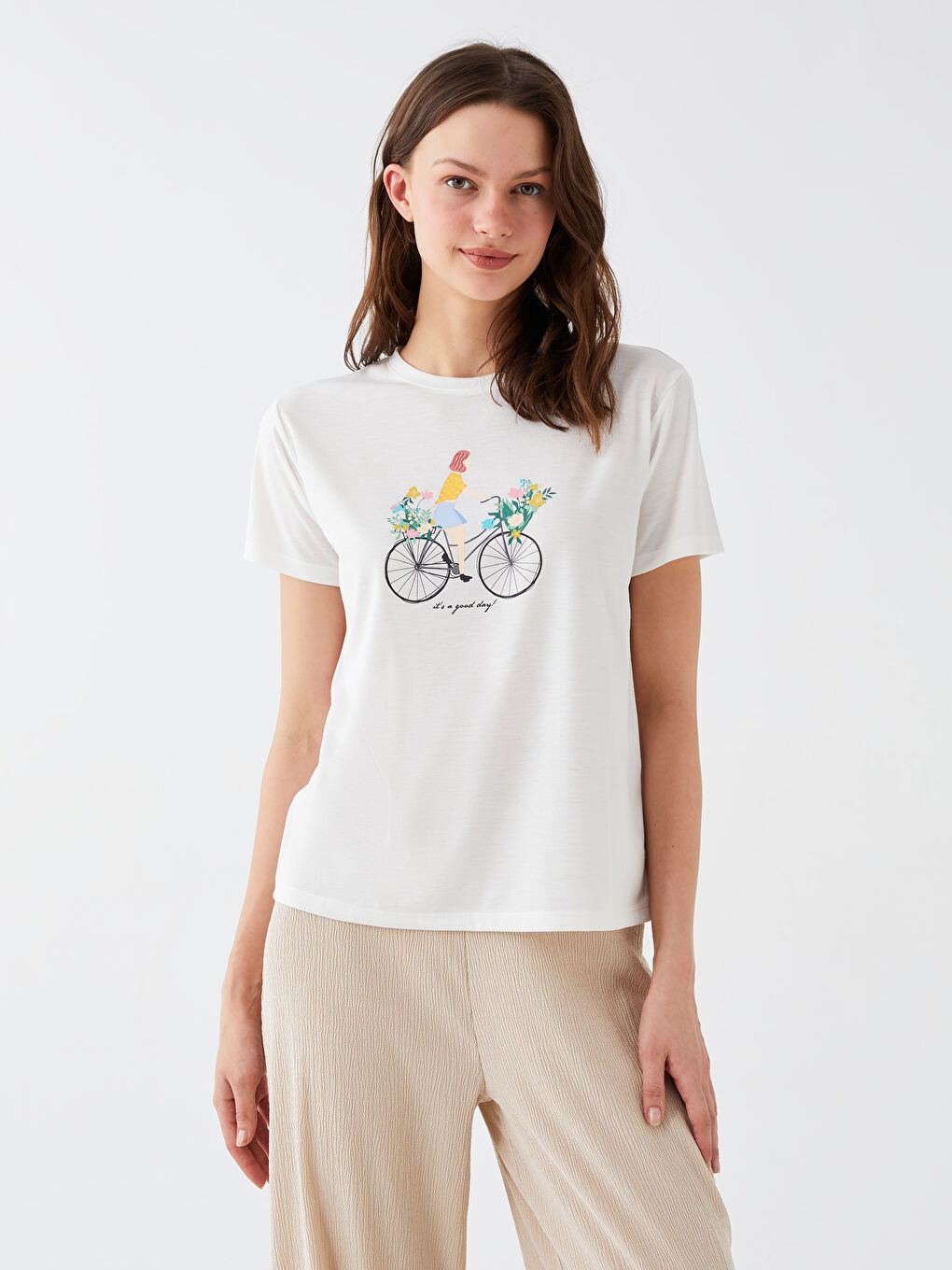 Beyaz Bisiklet Yaka Baskılı Kısa Kollu Kadın Tişört