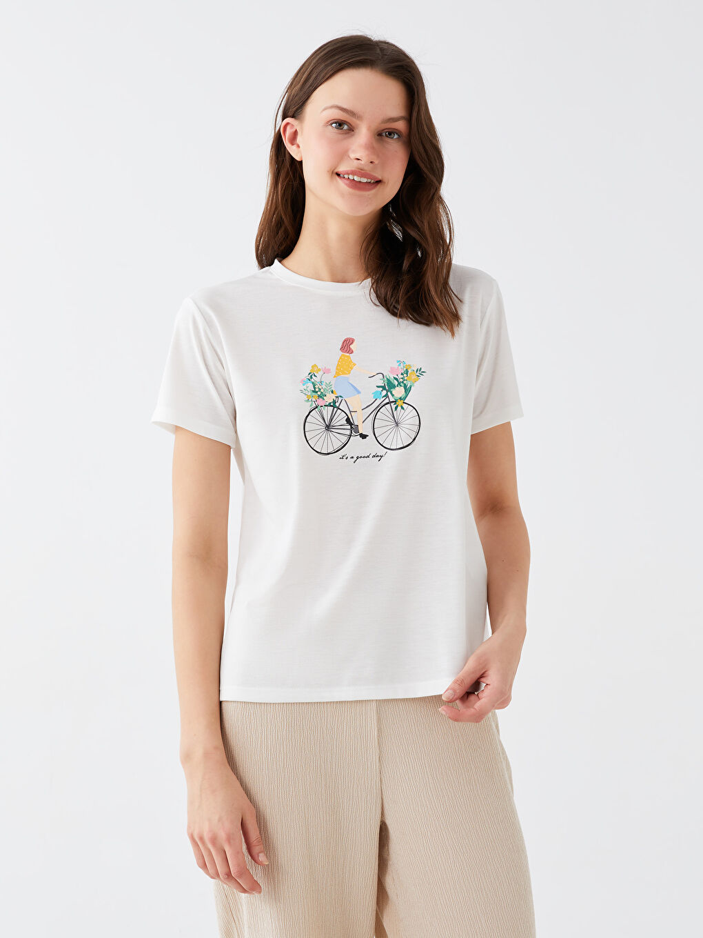 Beyaz Bisiklet Yaka Baskılı Kısa Kollu Kadın Tişört-1