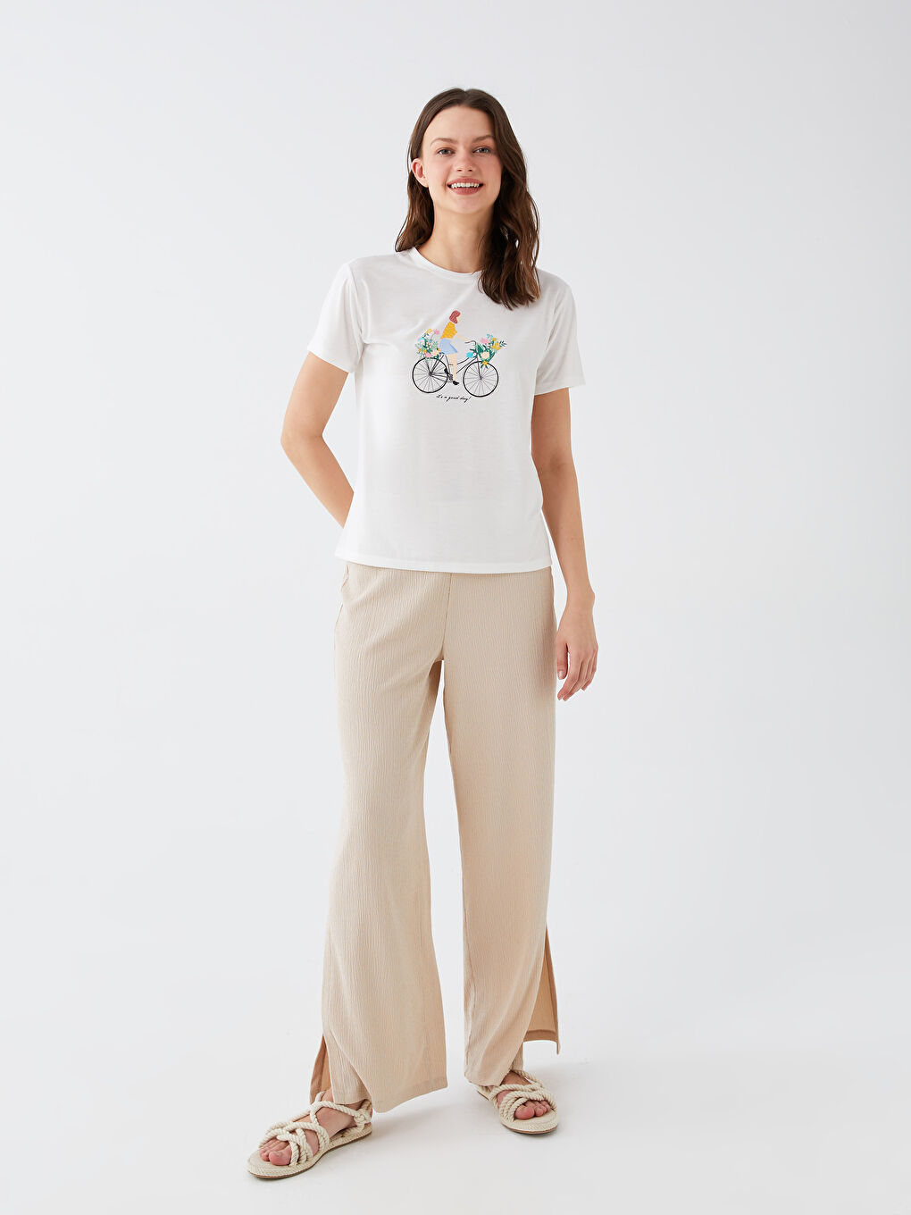 Beyaz Bisiklet Yaka Baskılı Kısa Kollu Kadın Tişört-2