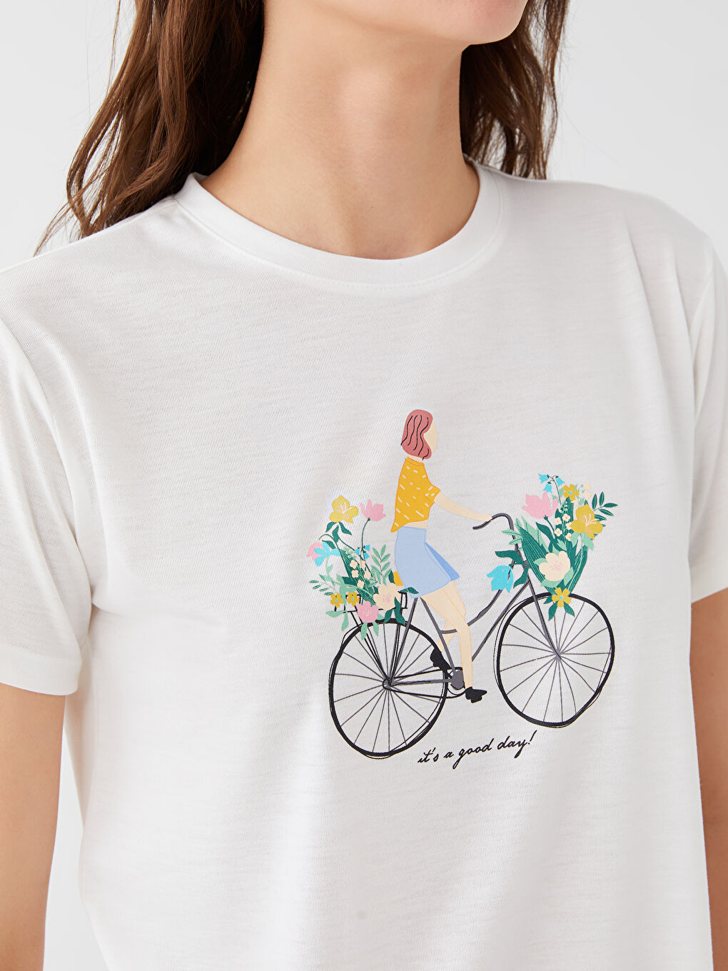 Beyaz Bisiklet Yaka Baskılı Kısa Kollu Kadın Tişört-3