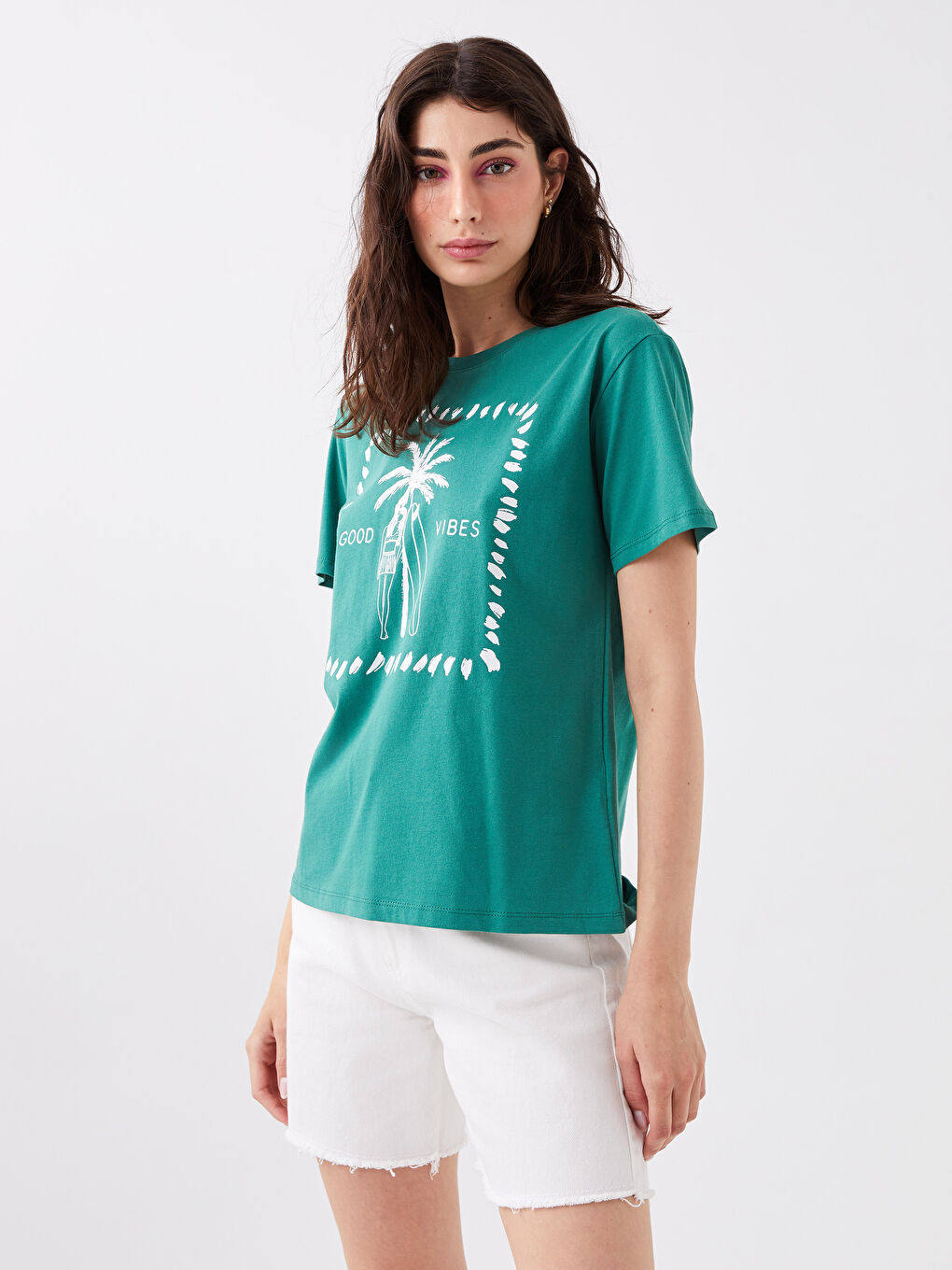 მრგვალი საყელო ნაბეჭდი მოკლე სახელო ქალებისთვის მაისური