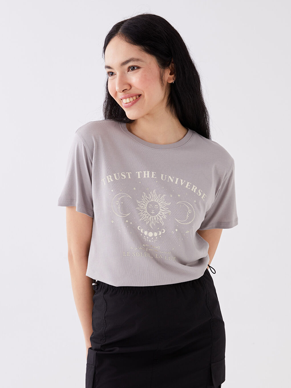 Gri Bisiklet Yaka Baskılı Kısa Kollu Kadın Tişört