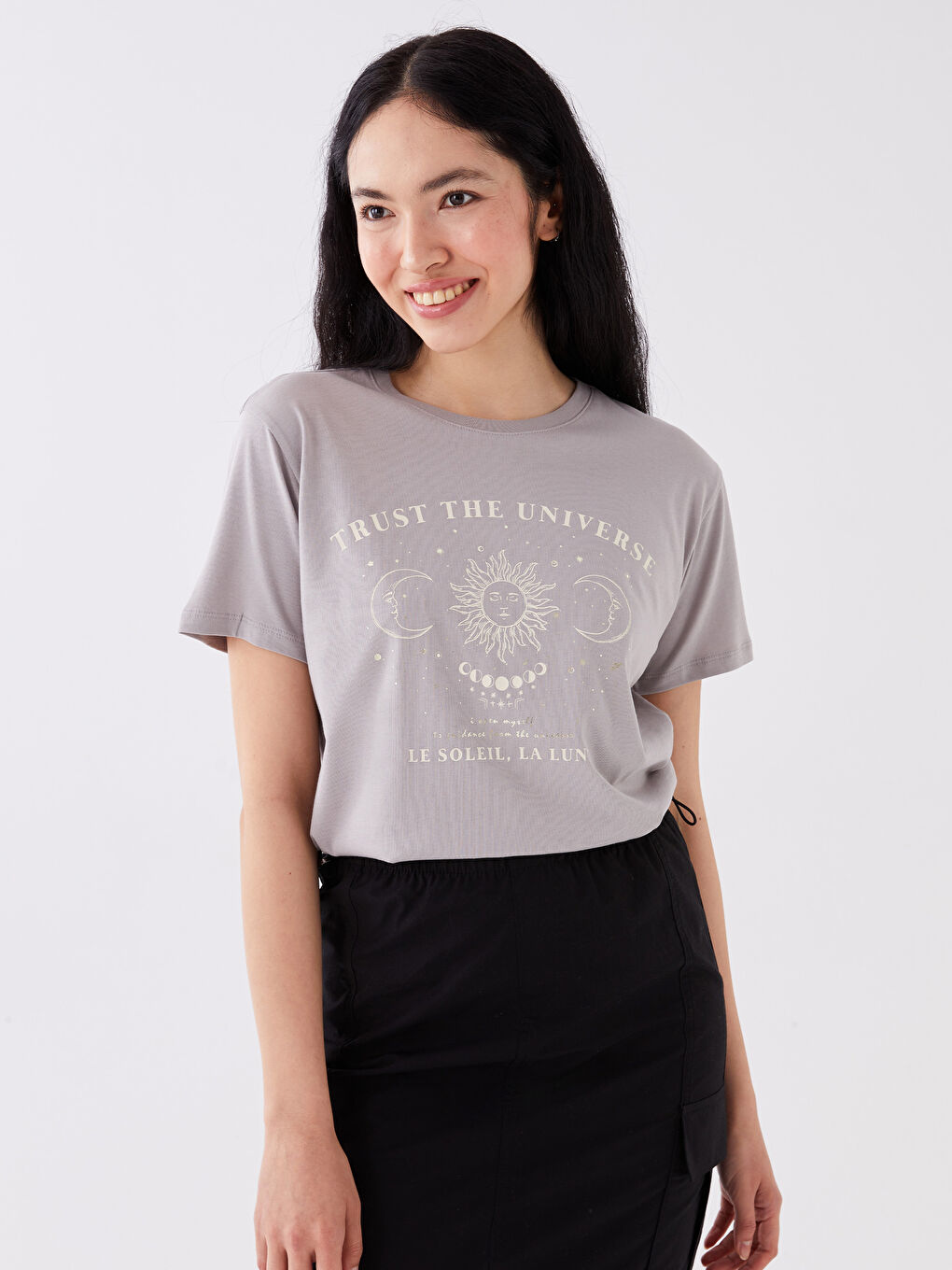 Gri Bisiklet Yaka Baskılı Kısa Kollu Kadın Tişört-1