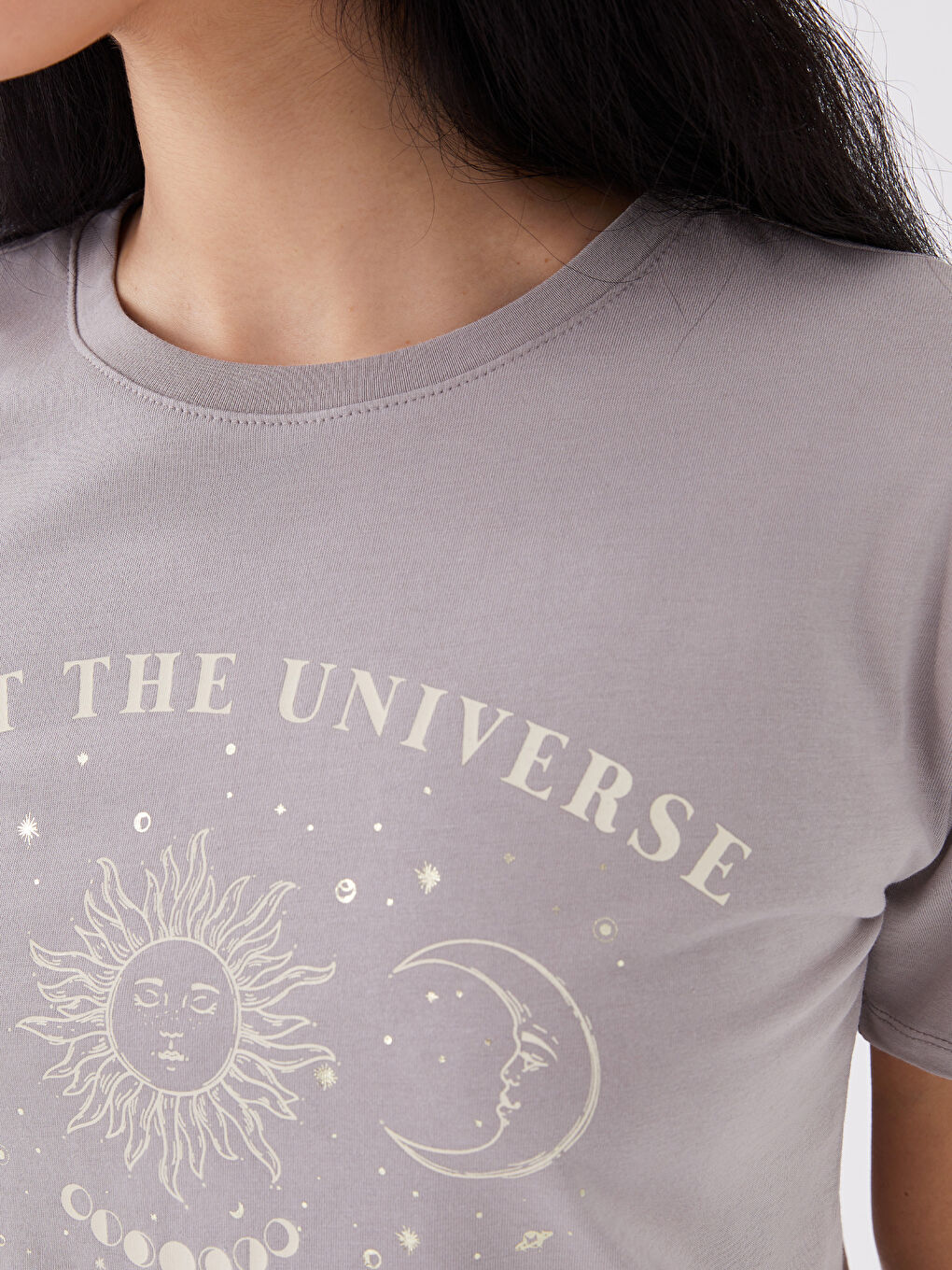 Gri Bisiklet Yaka Baskılı Kısa Kollu Kadın Tişört-3