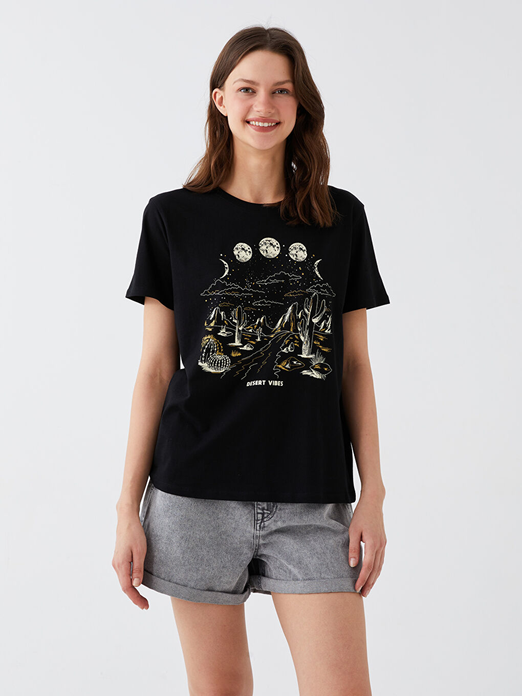 Siyah Bisiklet Yaka Baskılı Kısa Kollu Kadın Tişört-1