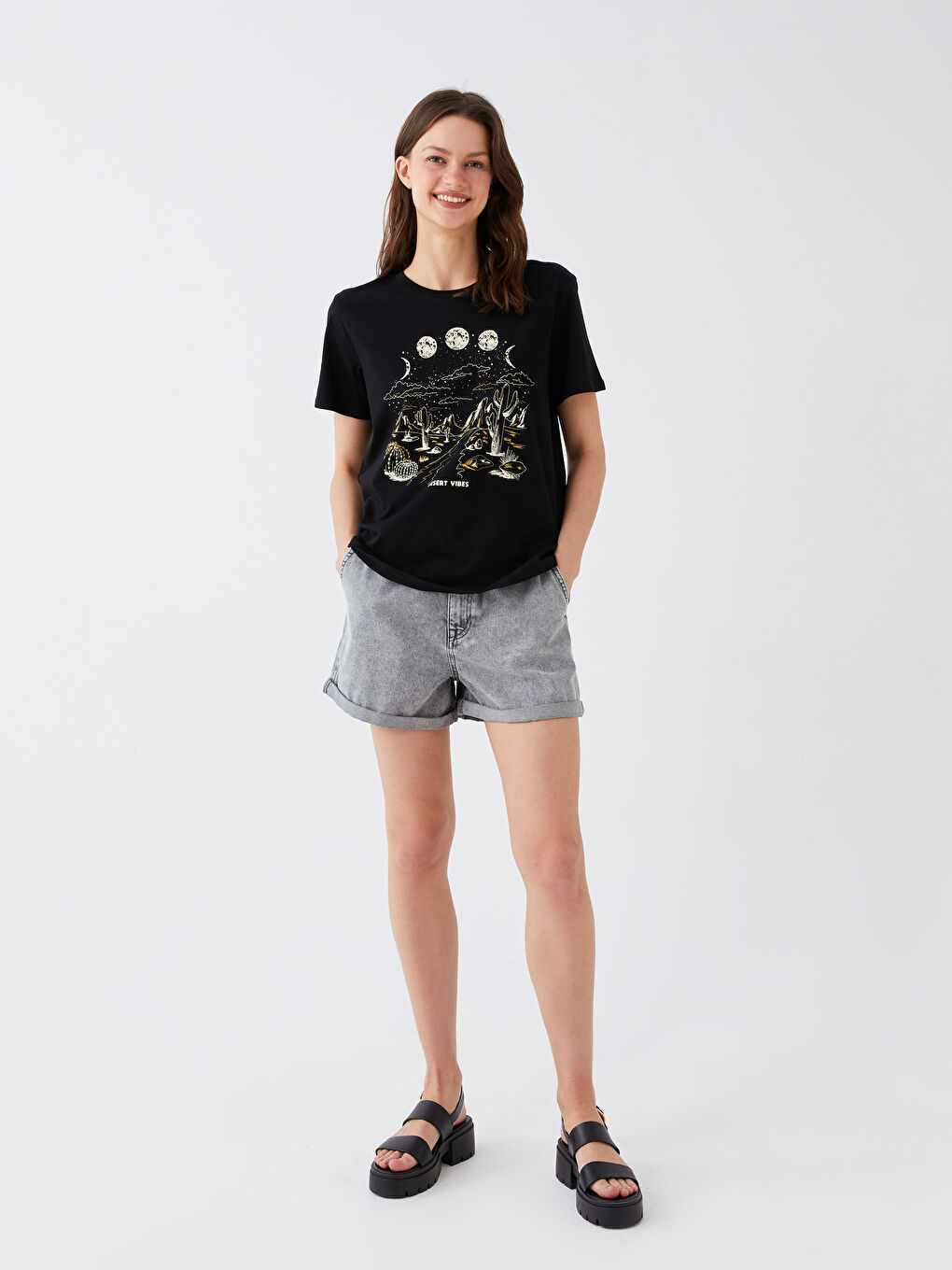 Siyah Bisiklet Yaka Baskılı Kısa Kollu Kadın Tişört-2