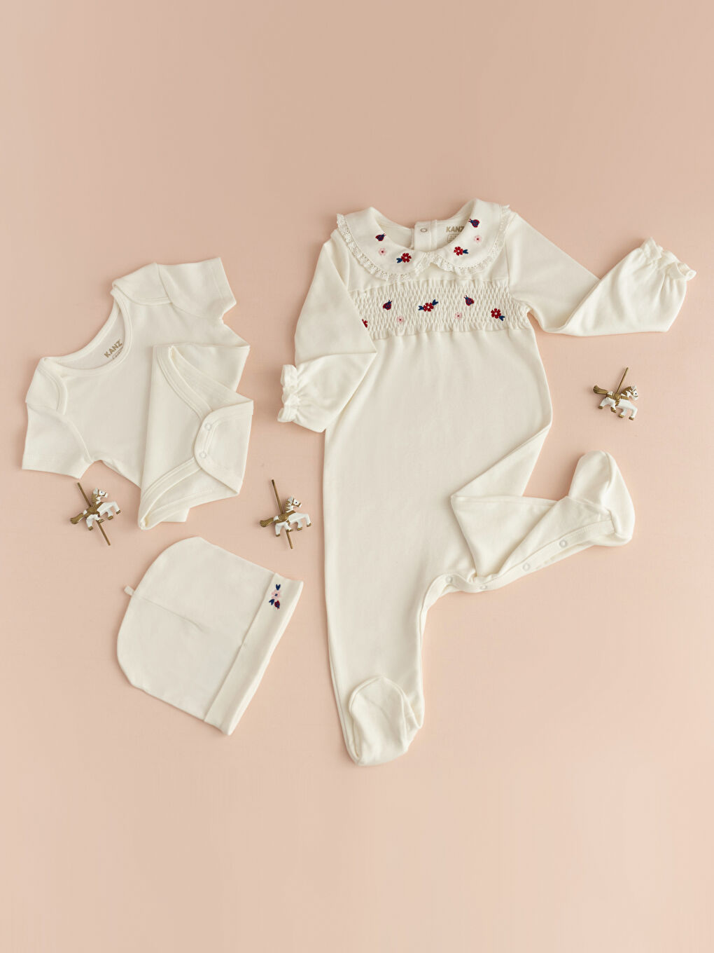 Ekru Bebe Yaka Nakışlı Kız Bebek 3'lü Takım