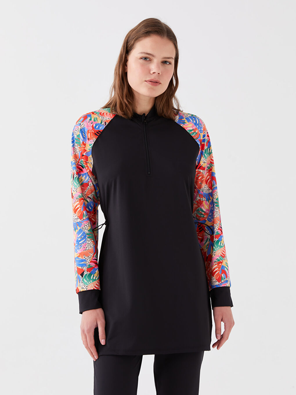 Siyah Dik Yaka Desenli Kadın Tesettür Mayo Takımı-1