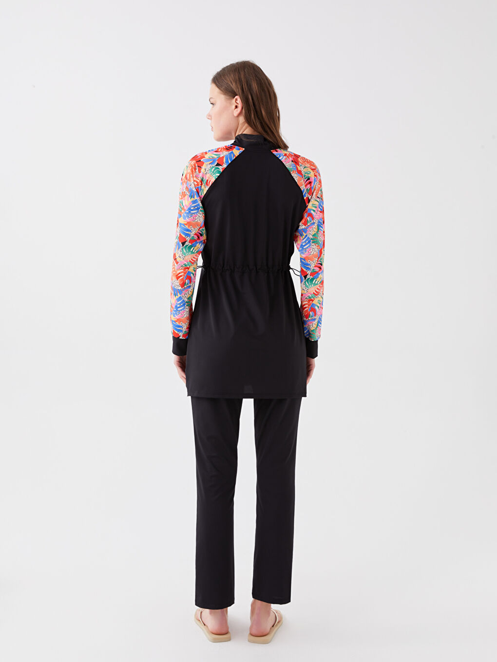 Siyah Dik Yaka Desenli Kadın Tesettür Mayo Takımı-3