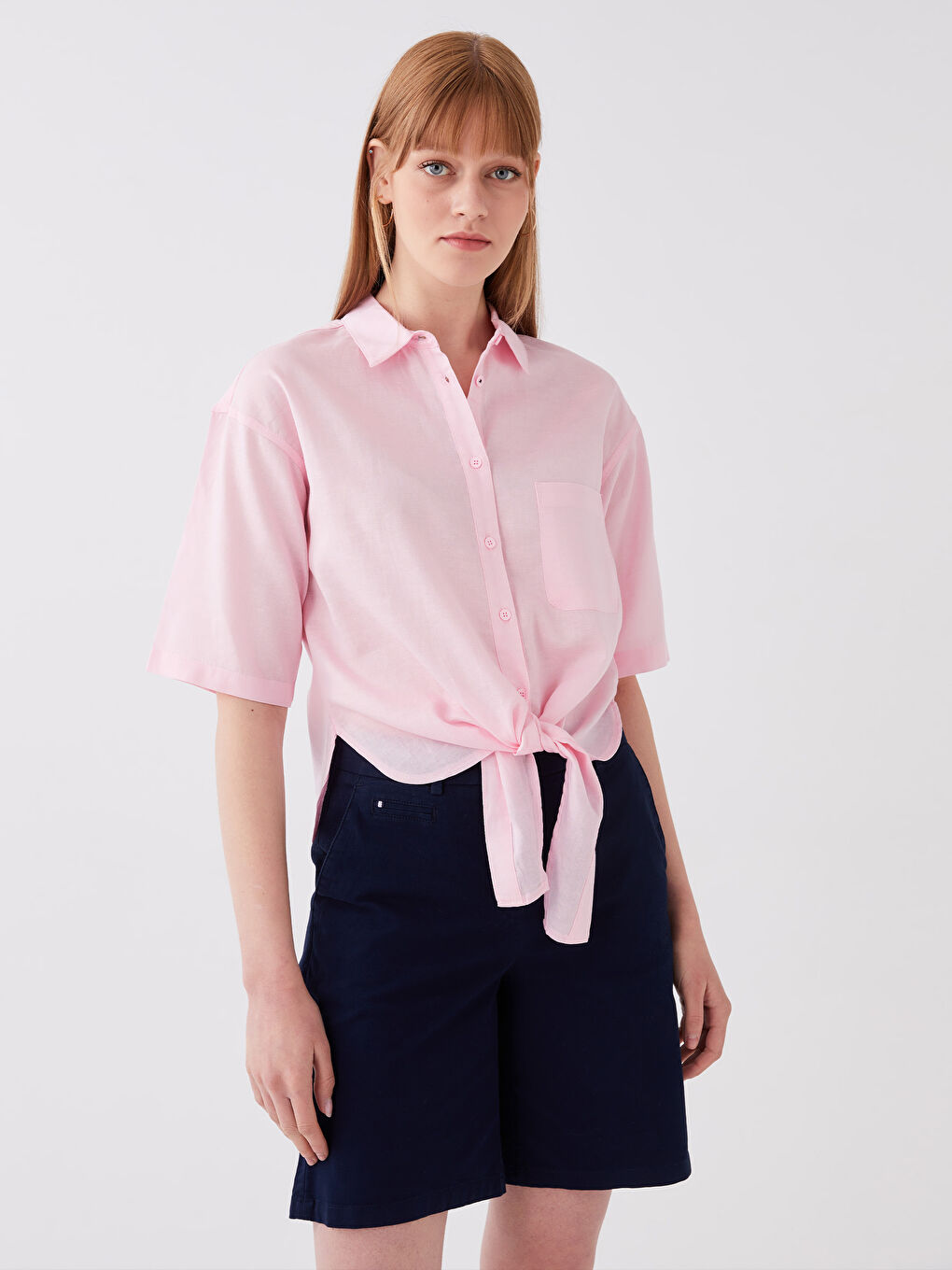 Chemise Unie à Manches Courtes Coupe Courte en Popeline pour Femmes-1