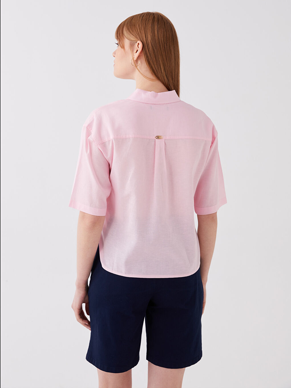 Chemise Unie à Manches Courtes Coupe Courte en Popeline pour Femmes-4