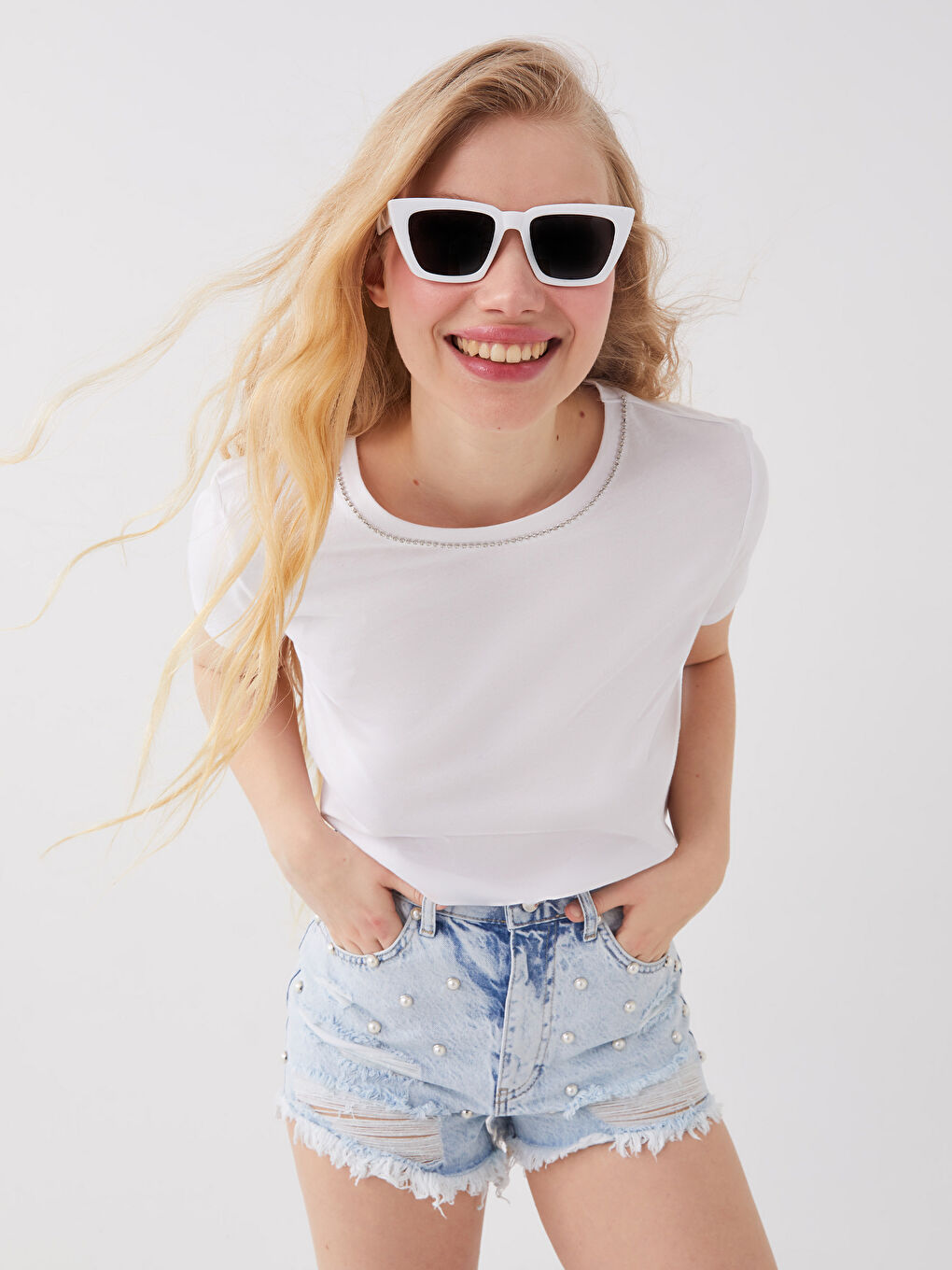 Beyaz Bisiklet Yaka Düz Kısa Kollu Kadın Tişört