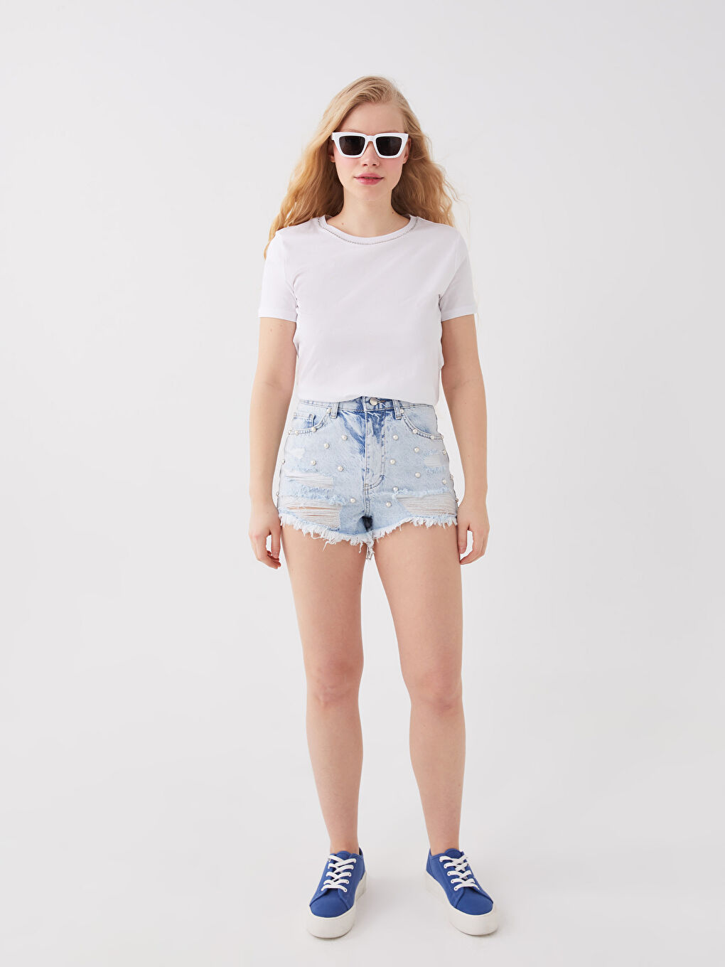 Beyaz Bisiklet Yaka Düz Kısa Kollu Kadın Tişört-2