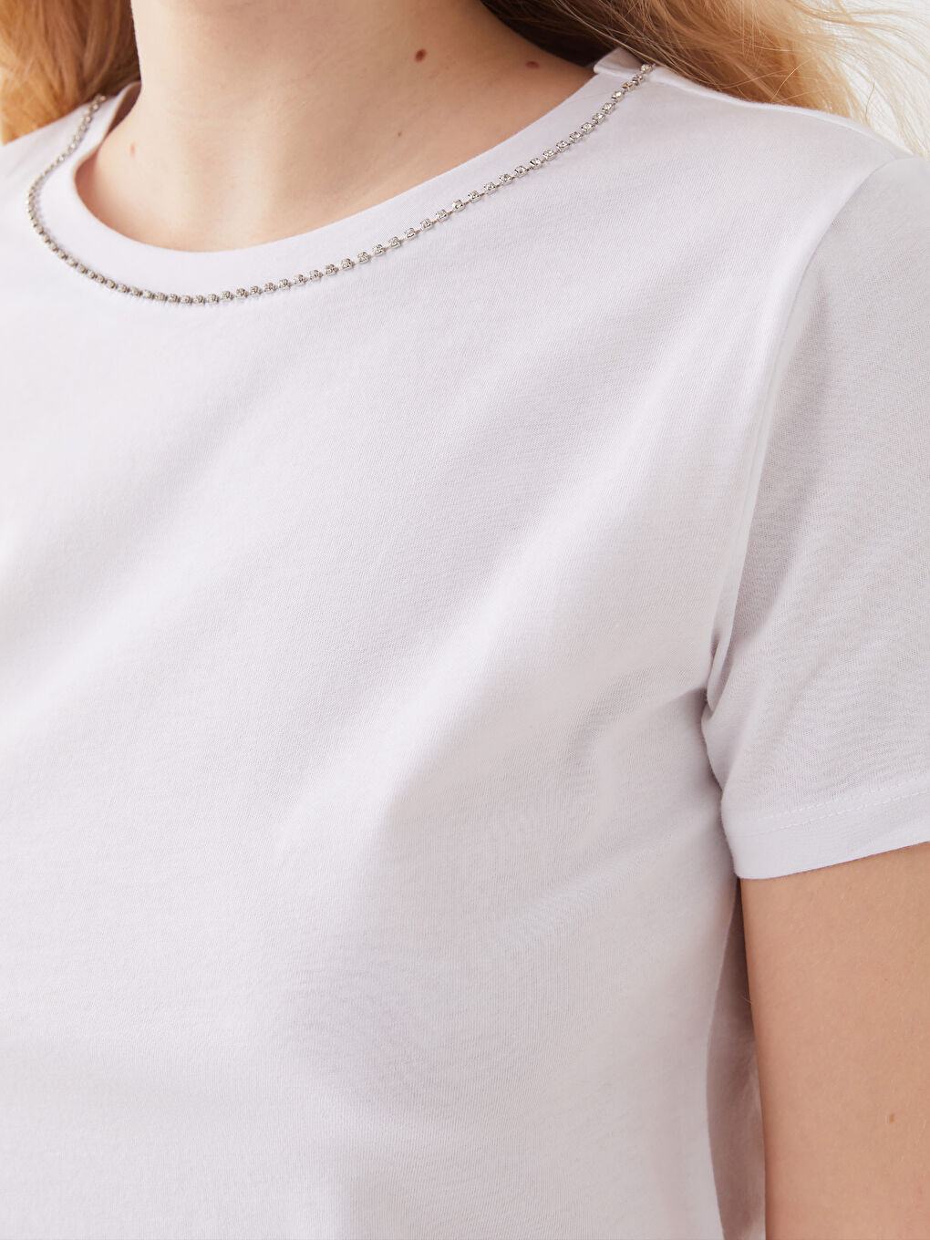 Beyaz Bisiklet Yaka Düz Kısa Kollu Kadın Tişört-3
