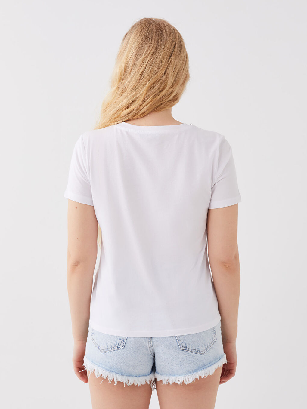 Beyaz Bisiklet Yaka Düz Kısa Kollu Kadın Tişört-4