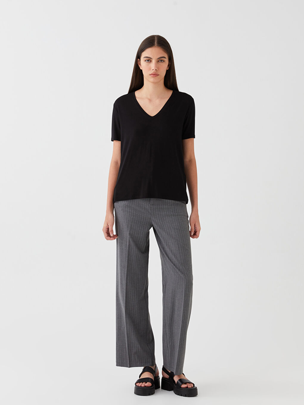 Siyah V Yaka Düz Kısa Kollu Kadın Tişört-2