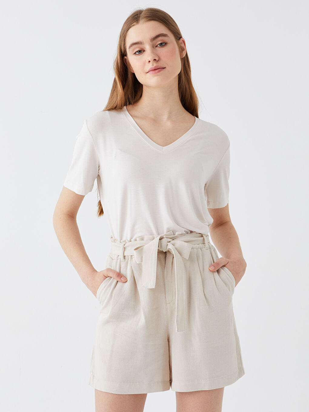 Ekru V Yaka Düz Kısa Kollu Kadın Tişört-1