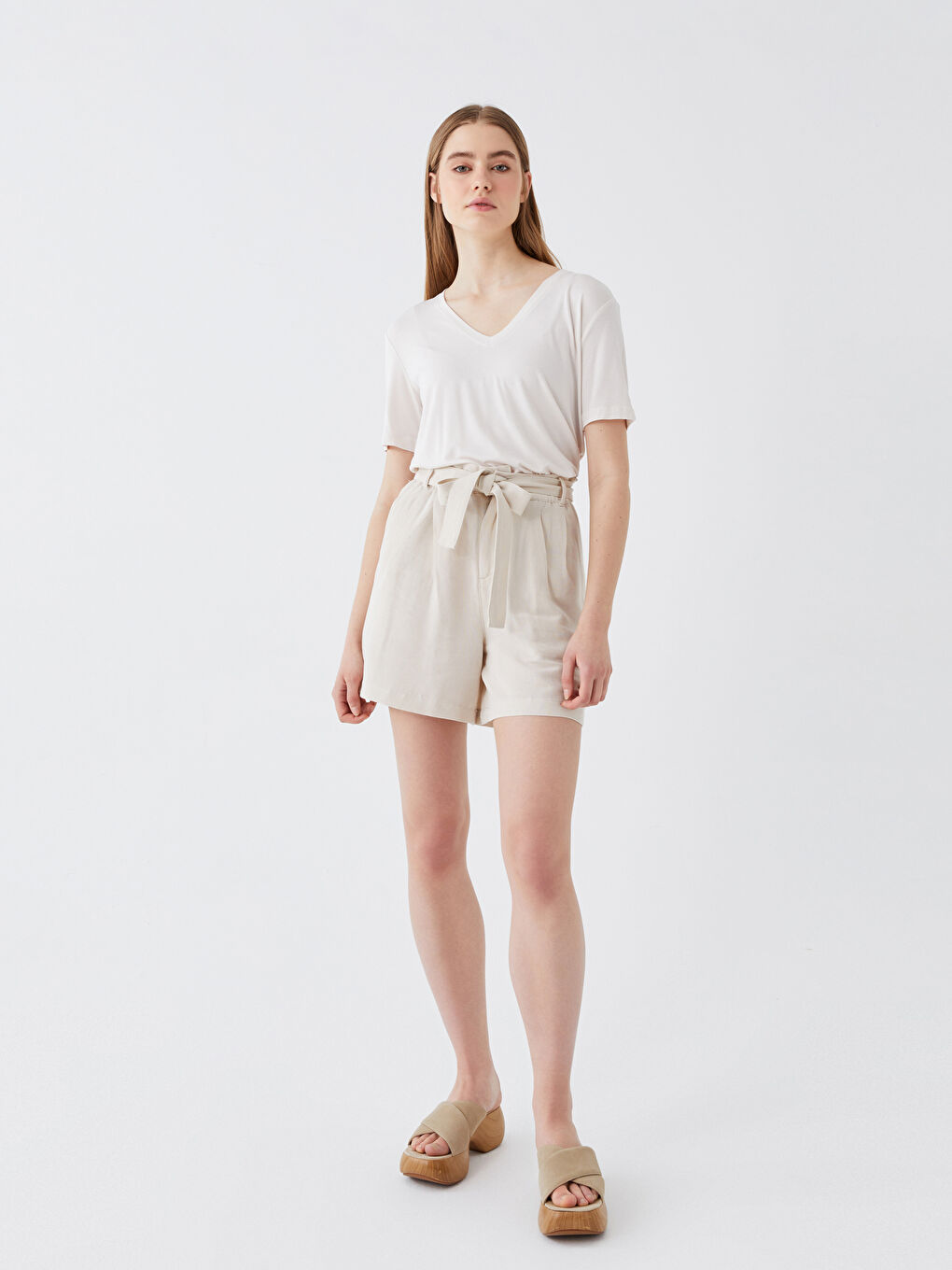 Ekru V Yaka Düz Kısa Kollu Kadın Tişört-2