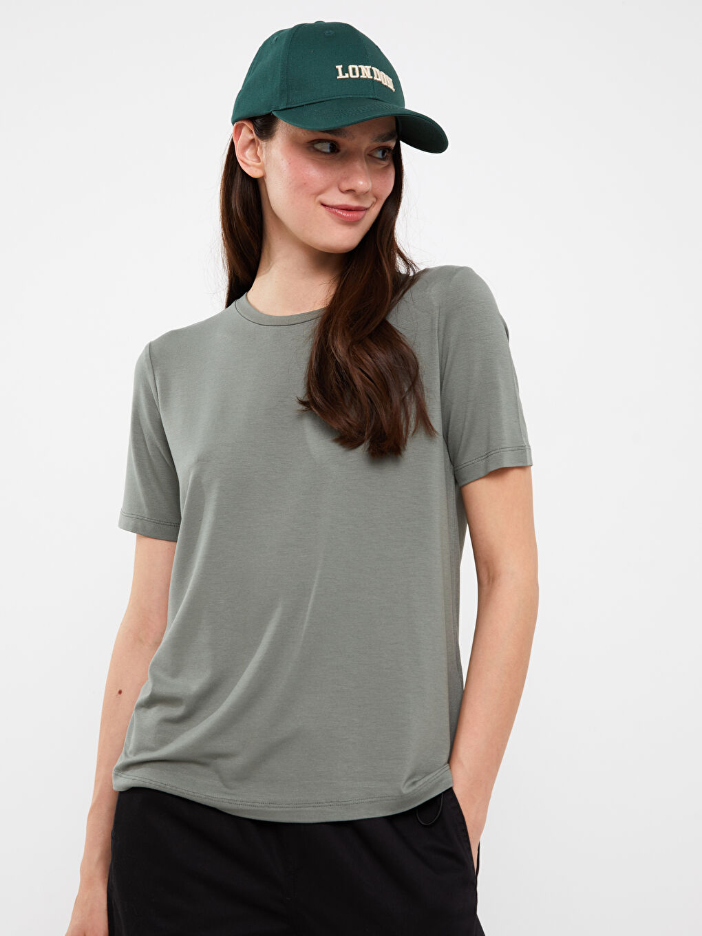 تي شيرت سادة بياقة دائرية بأكمام قصيرة للسيدات