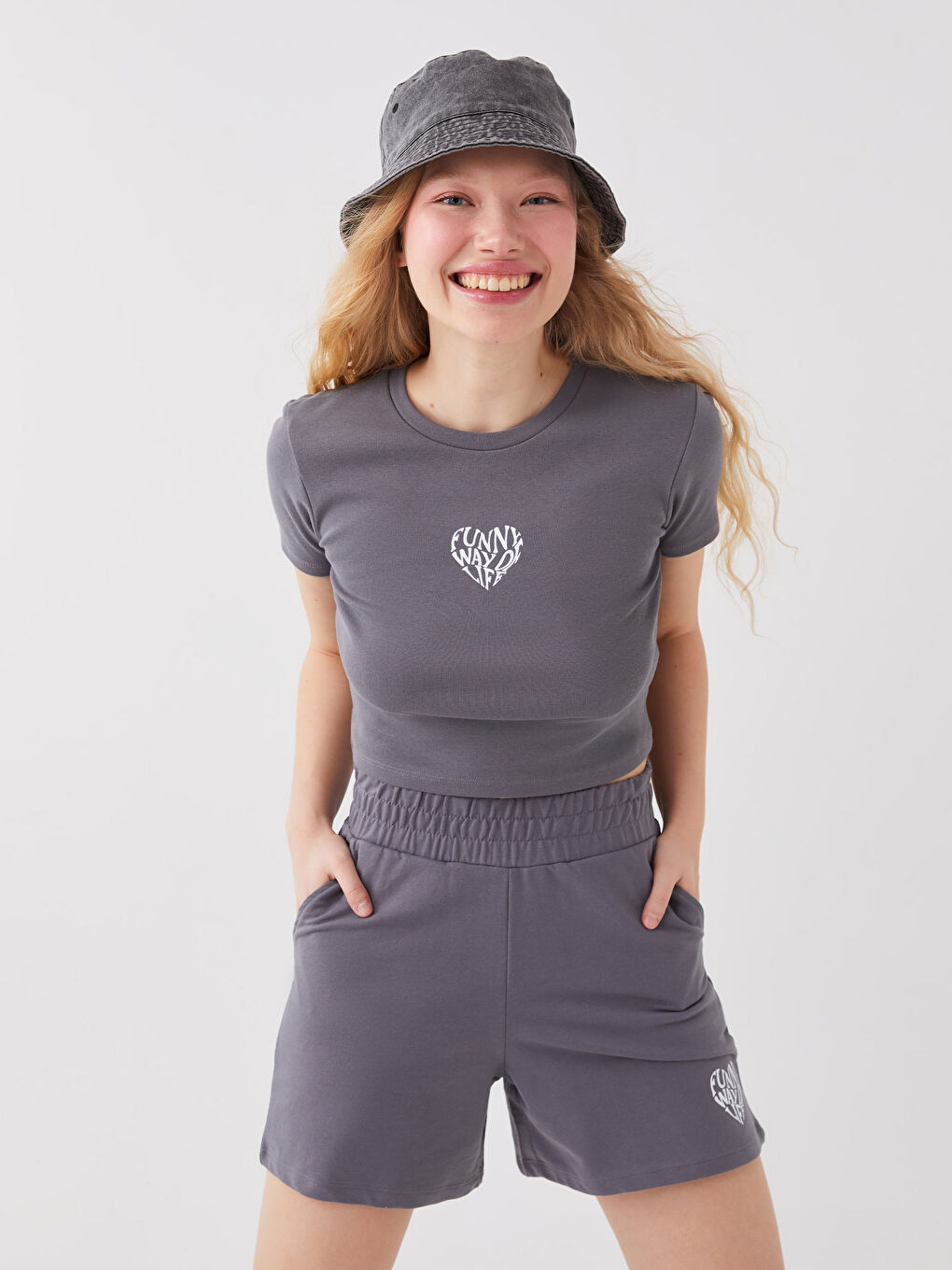 Crew Neck Printed Short Sleeve Women's Crop Top-1