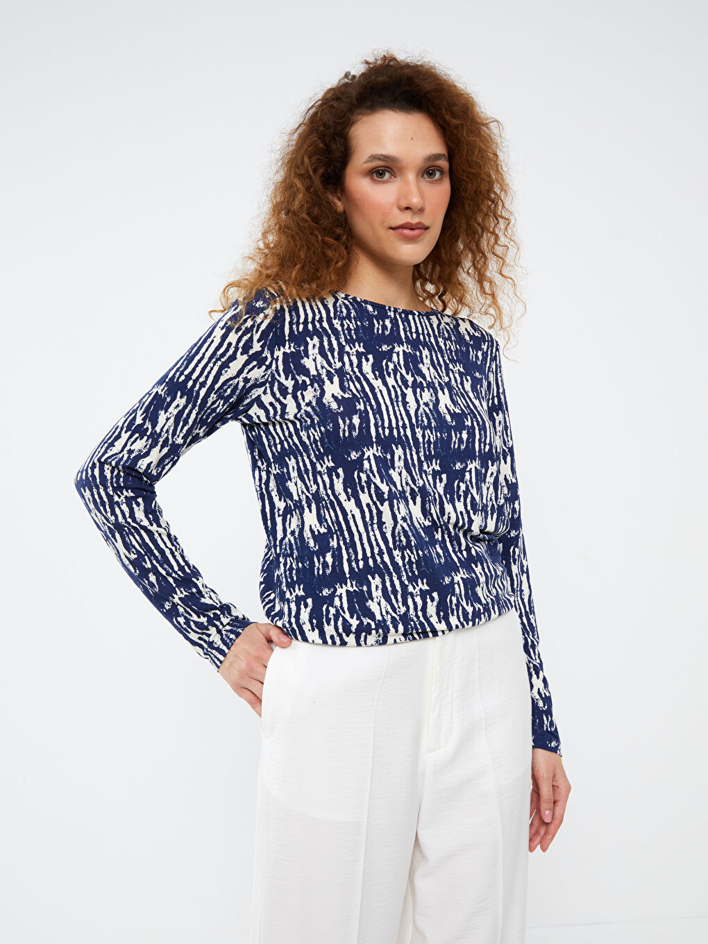 LCWAIKIKI Classic Crew Neck Patterned Long Sleeve Women's T-Shirt -S3EF71Z8-LSJ