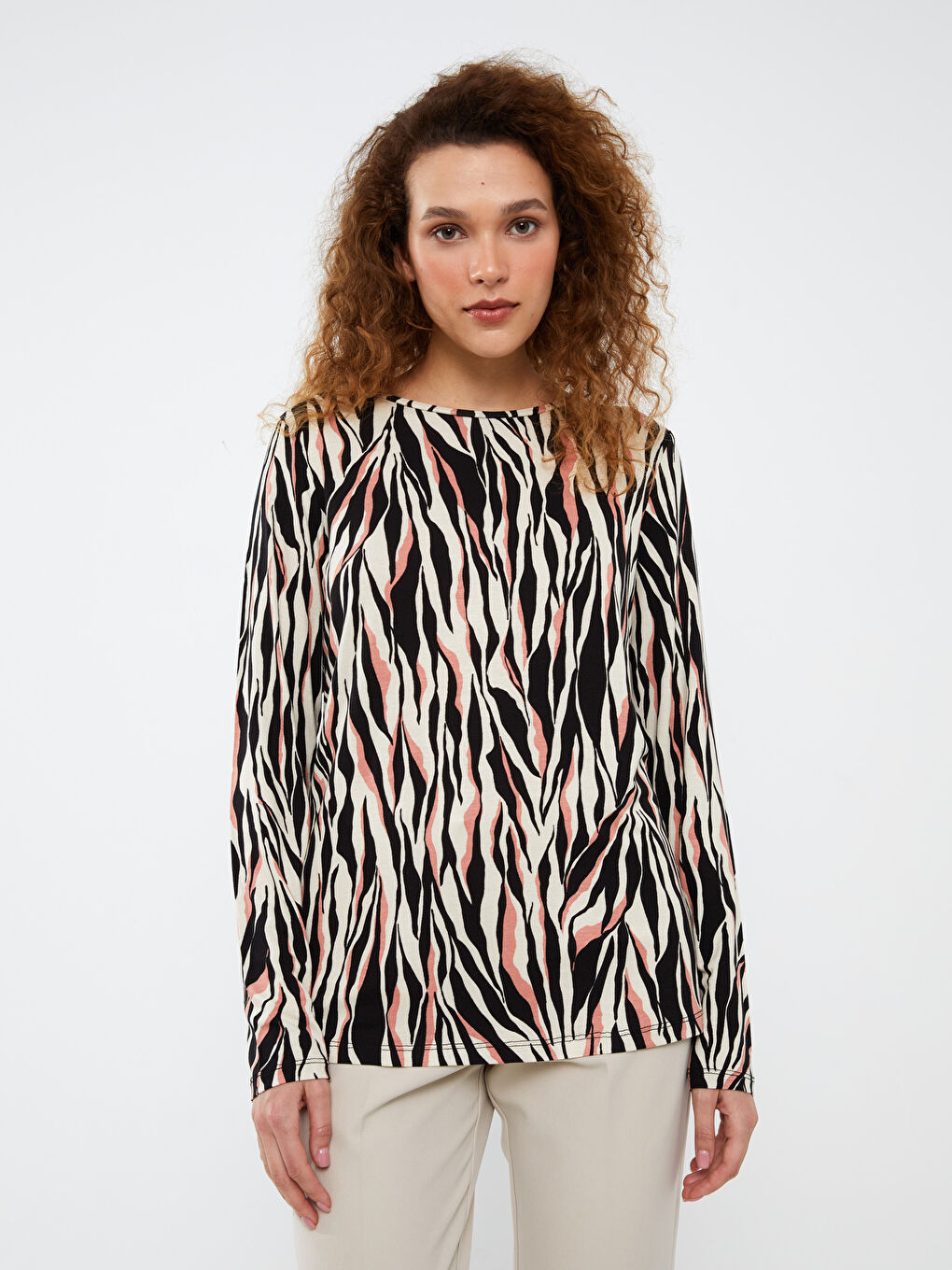 Pembe Bisiklet Yaka Desenli Uzun Kollu Kadın Tişört-1