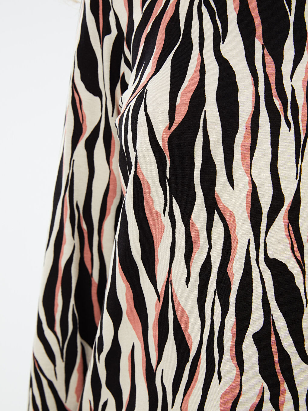 Pembe Bisiklet Yaka Desenli Uzun Kollu Kadın Tişört-3