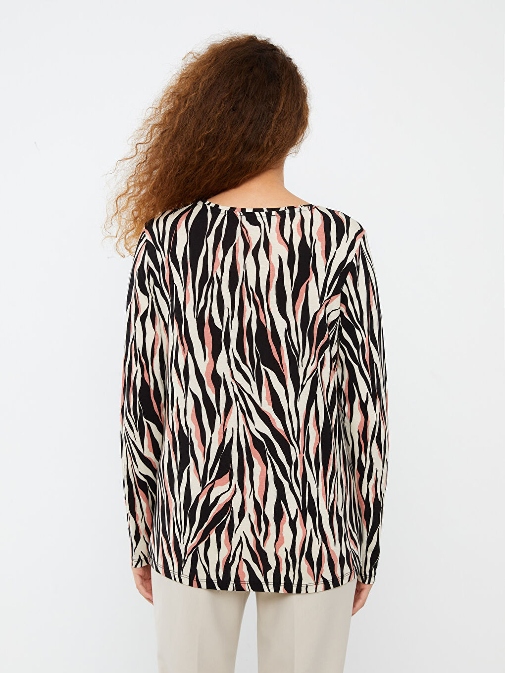 Pembe Bisiklet Yaka Desenli Uzun Kollu Kadın Tişört-4