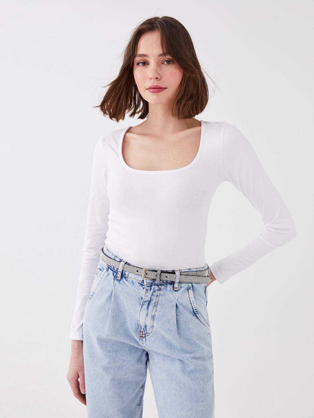 Beyaz U Yaka Düz Uzun Kollu Kadın Body-1