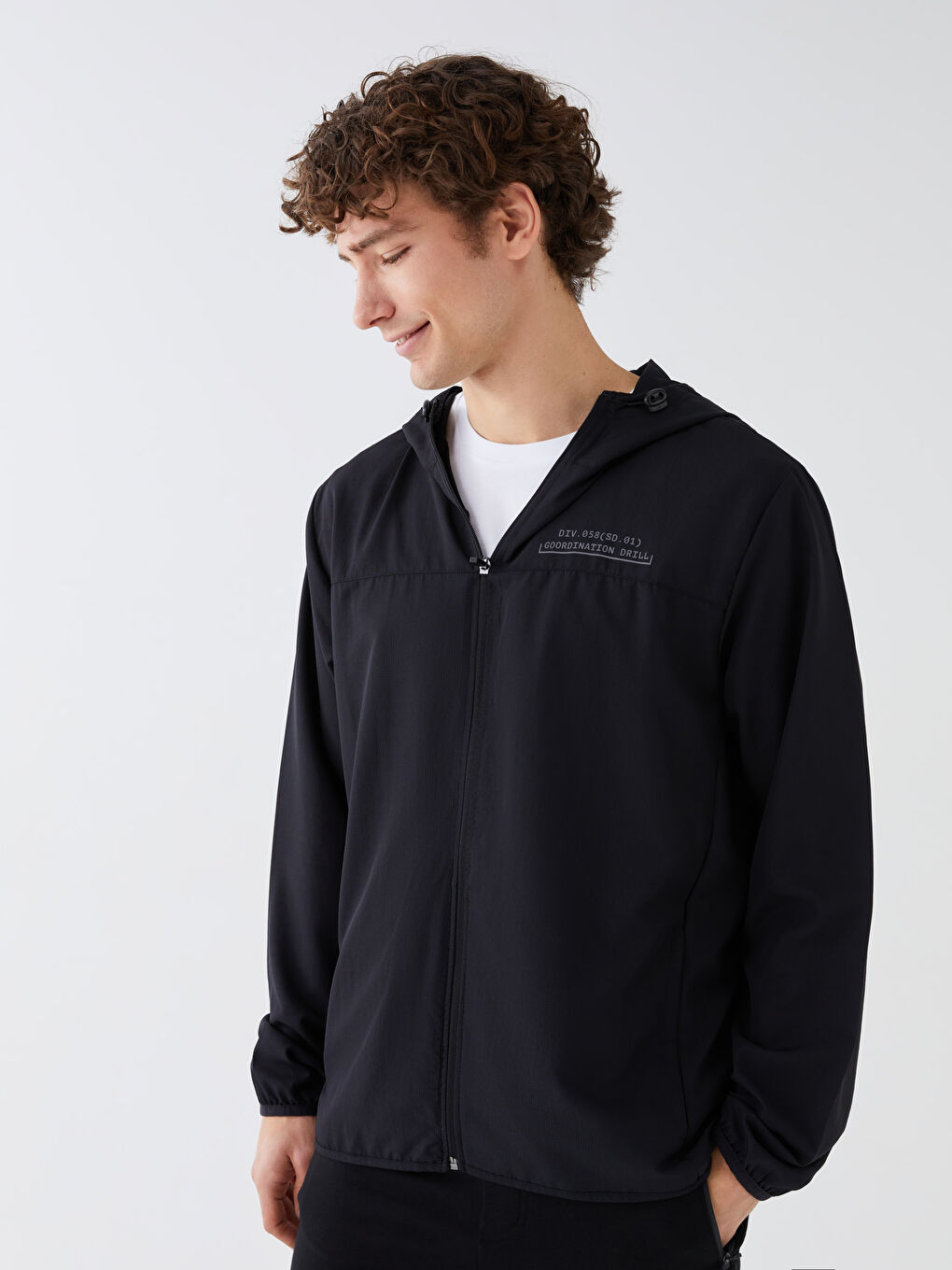 Siyah Standart Kalıp Kapüşonlu Erkek Mont