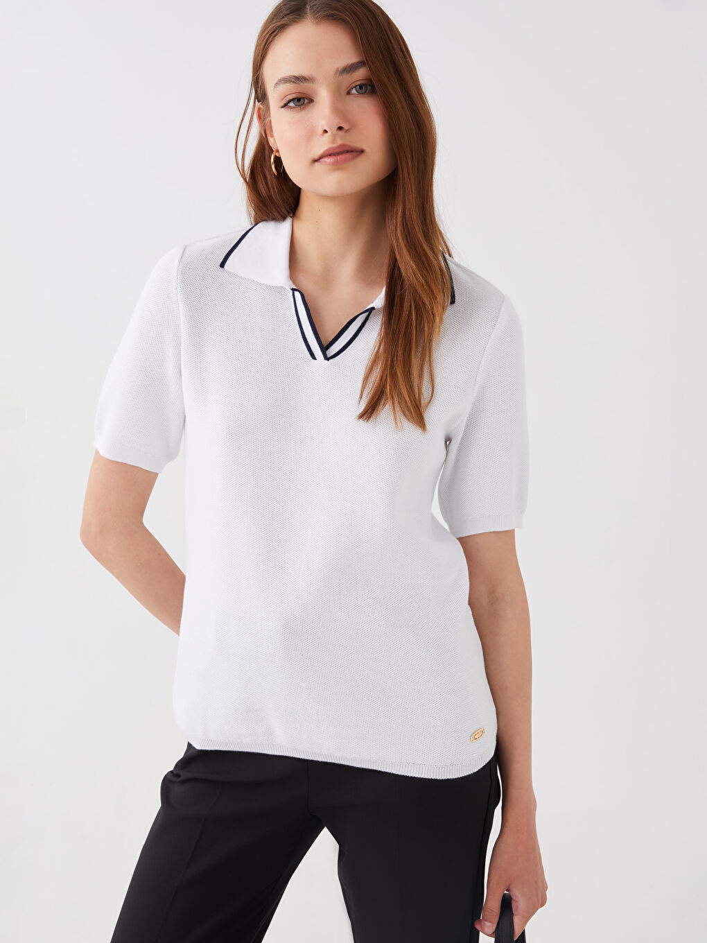 Beyaz Polo Yaka Düz Kısa Kollu Kadın Triko Kazak