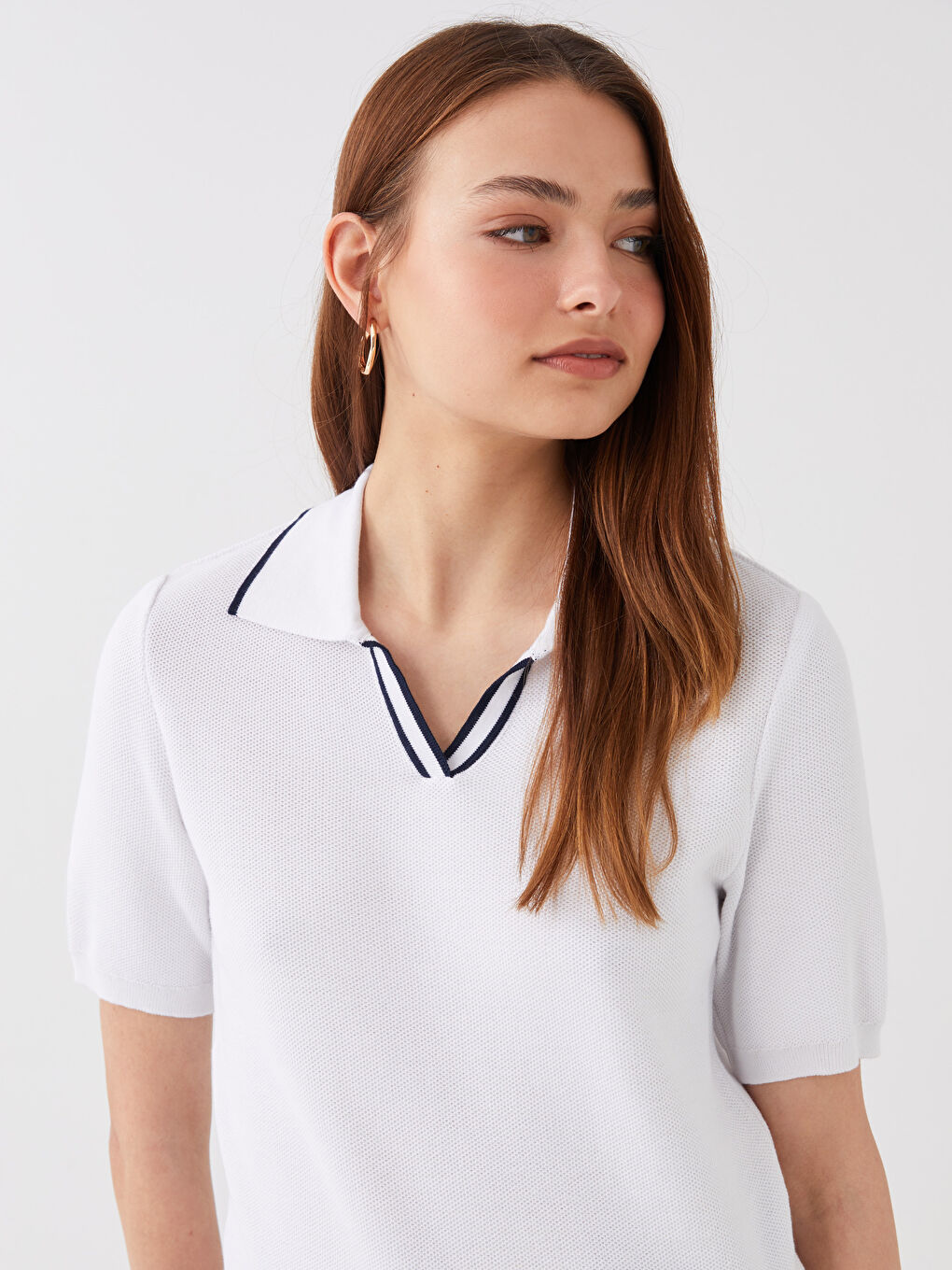 Beyaz Polo Yaka Düz Kısa Kollu Kadın Triko Kazak-1