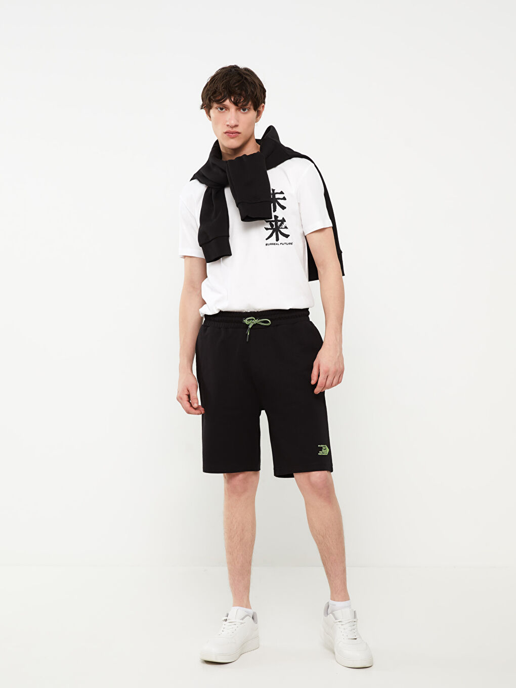 Siyah Standart Kalıp Erkek Bermuda Şort
