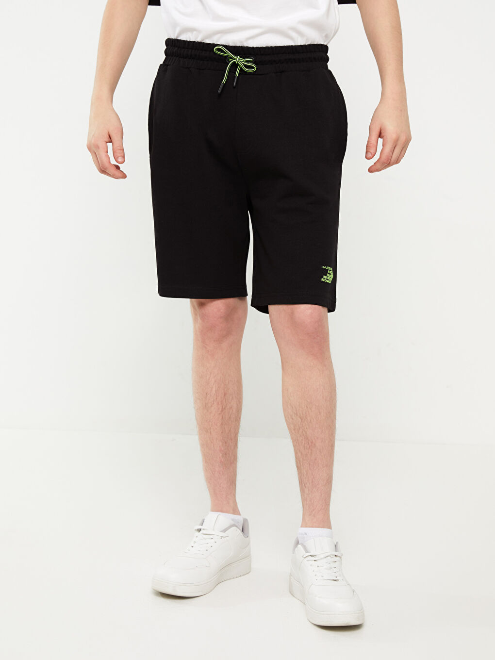 Siyah Standart Kalıp Erkek Bermuda Şort-3