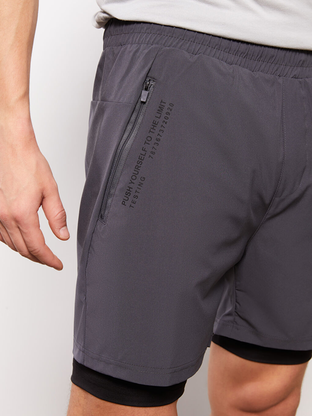 سروال قصير ضيق عادي للرجال-1