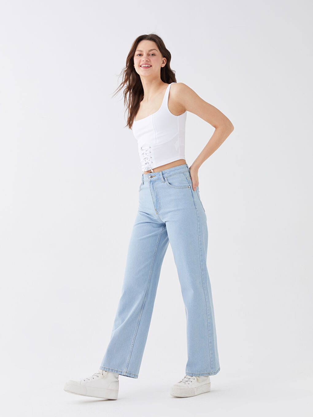 Beyaz U Yaka Düz Askılı Crop Kadın Büstiyer-2