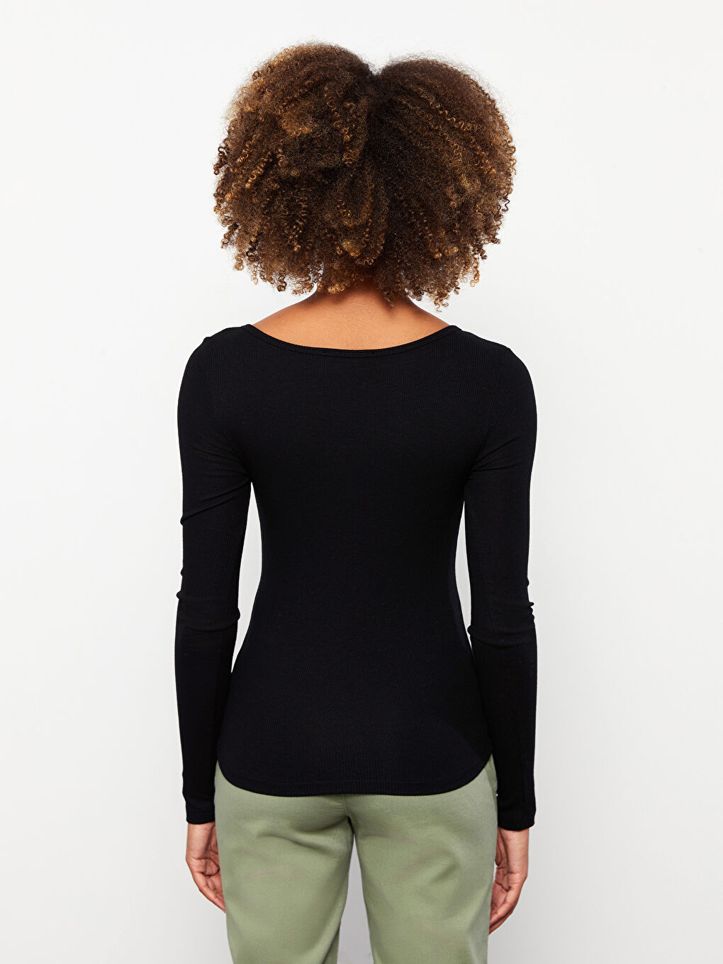 Siyah U Yaka Düz Uzun Kollu Kadın Tişört-4