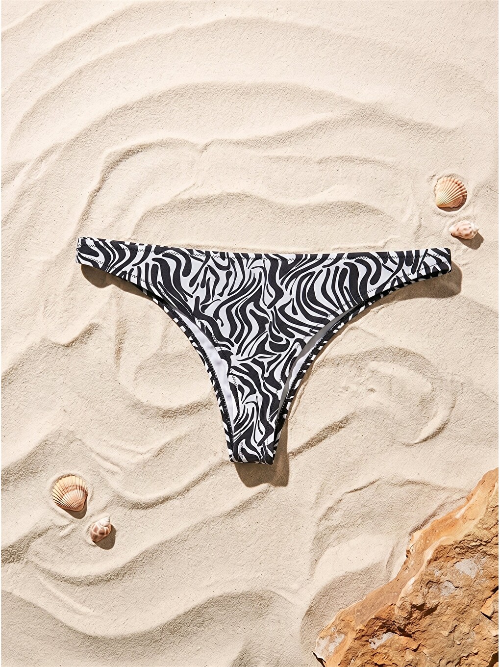 Siyah Kadın Desenli Bikini Alt