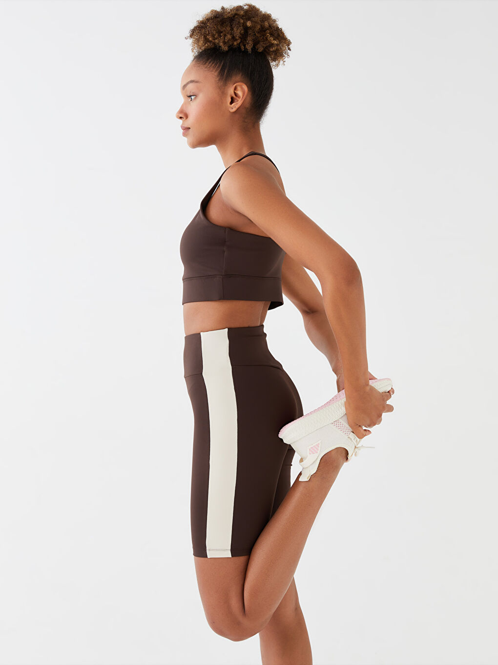 Shorts de Sport pour Femmes à Taille Élastique avec Bloc de Couleurs