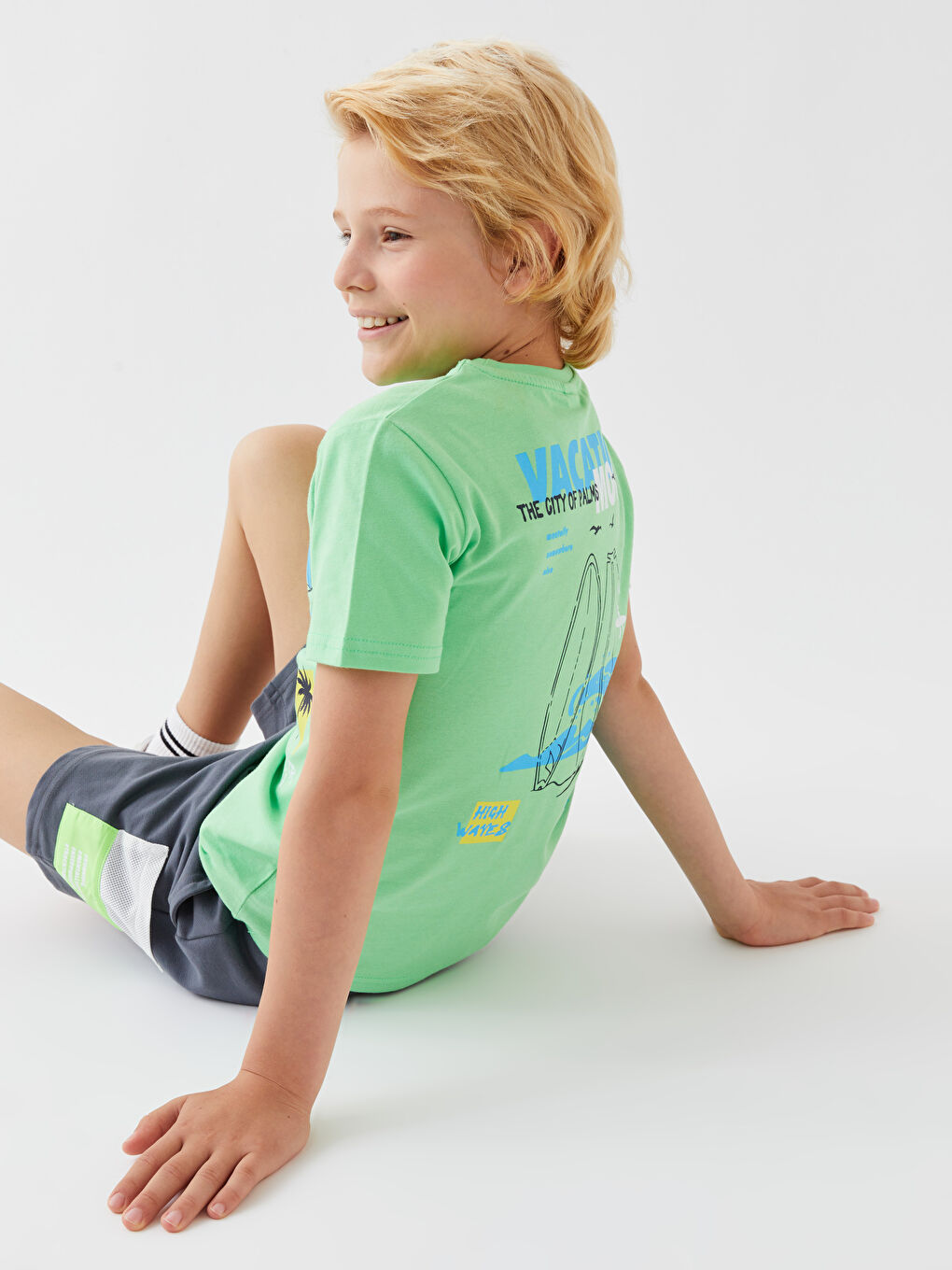 تيشيرت للأولاد بياقة دائرية كم قصير مطبوع