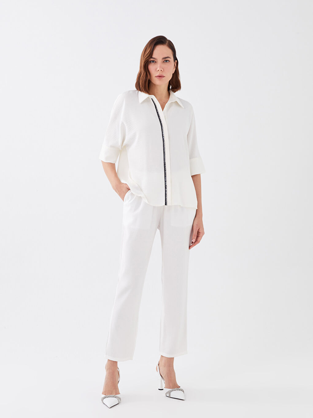 Beyaz Parlak Biye Detaylı Kadın Aerobin Gömlek-2